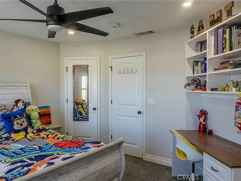 1042 Robinson Ct — Photo 40