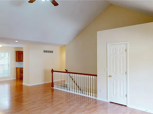 409 Sheidley Ave, Bonner Springs, KS 66012