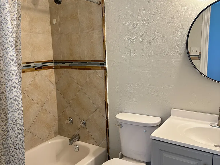 902 Greenbriar Ln — Photo 6