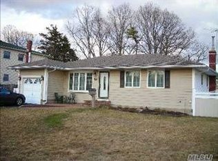 291 W 7th St, Deer Park, NY