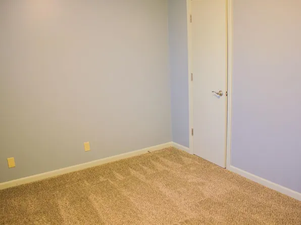 Hepburn Square, 2430 Q St #8, Lincoln, NE 68503