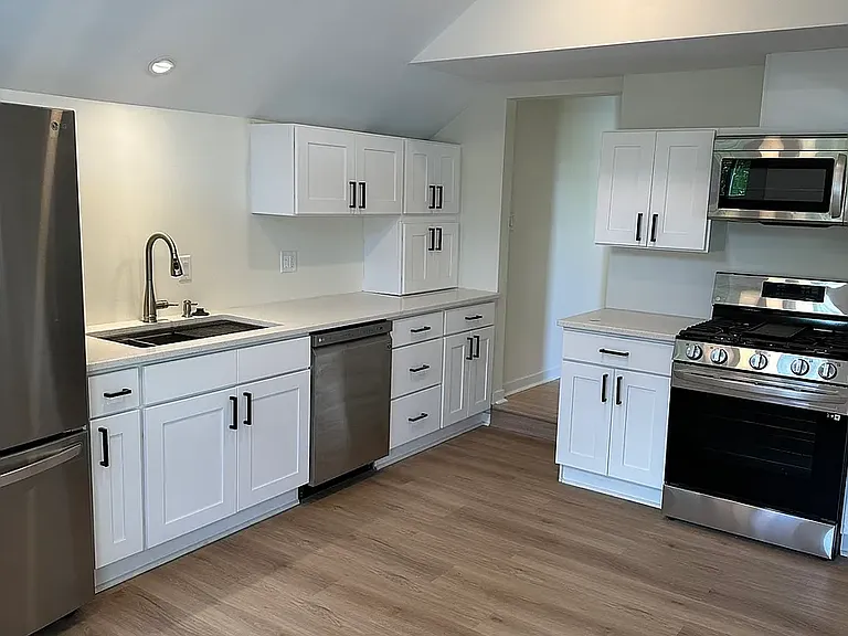 152 Winifred St W #2 — Photo 1