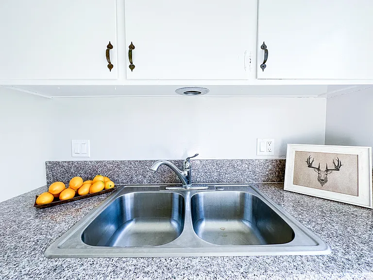 1111 Benito Ave #E — Photo 8