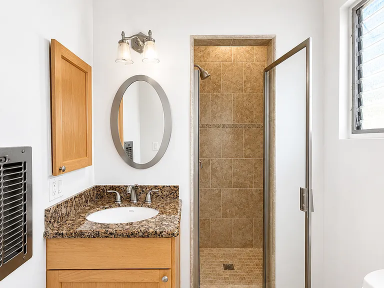 1530 N Laurel Ave #9 — Photo 12
