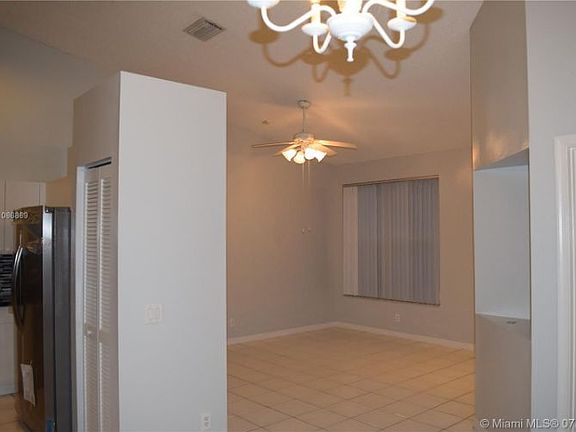 2nd image of 807 Savannah Falls Dr