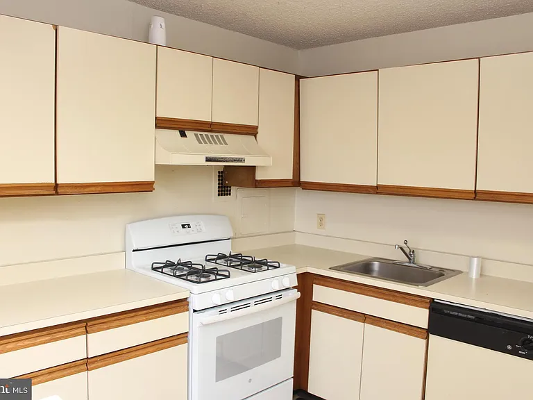 1030 E Lancaster Ave #111 — Photo 11