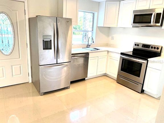 4th image of 220 Lake Ellen Dr