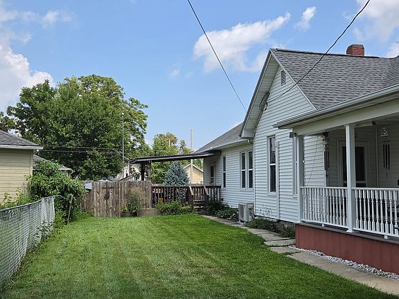 2nd image of 811 2nd St