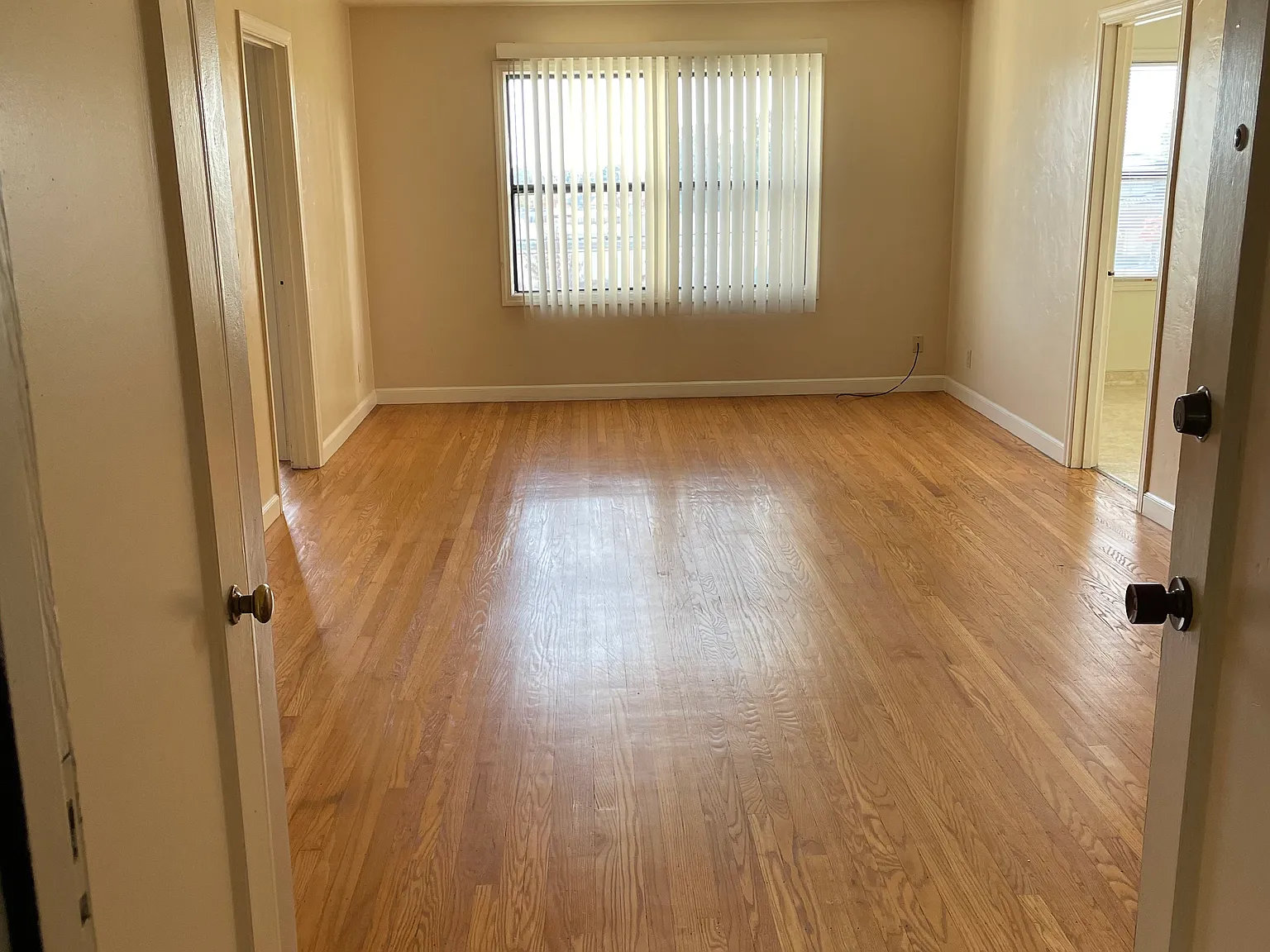 1 bed, 800 sqft, $2,400 — Photo 4