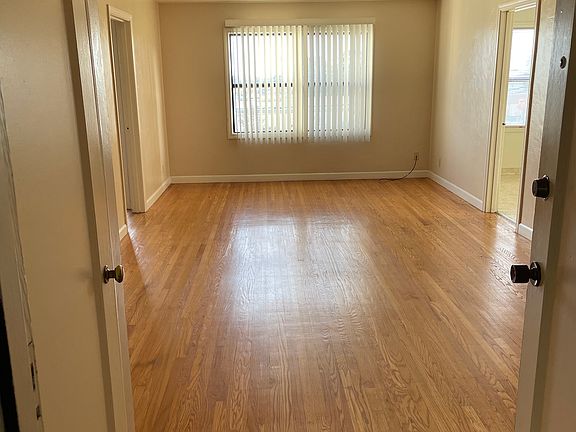 4th image of 4325 Beresford St #6