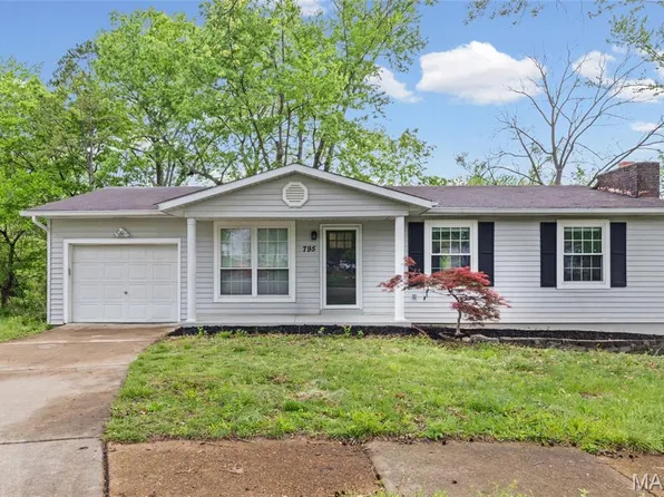795 Creekwood Manor Ct, Saint Louis, MO 63125