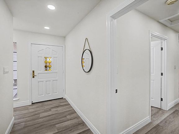 5th image of 580 Yellowstone Drive