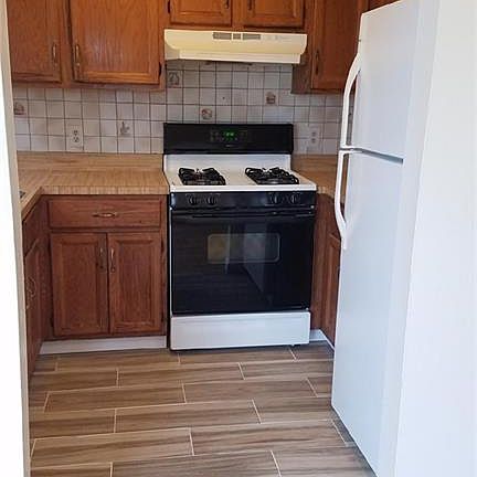 2nd image of 7 Lexington Hl Unit 11
