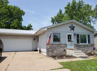 523 S Main St, Danville, IA 52623