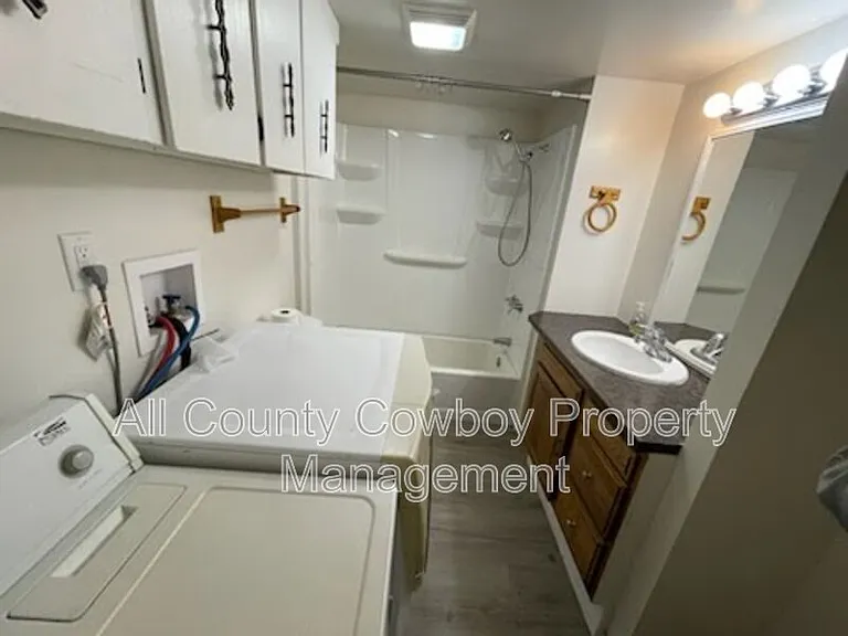 2081 Easterling St — Photo 6