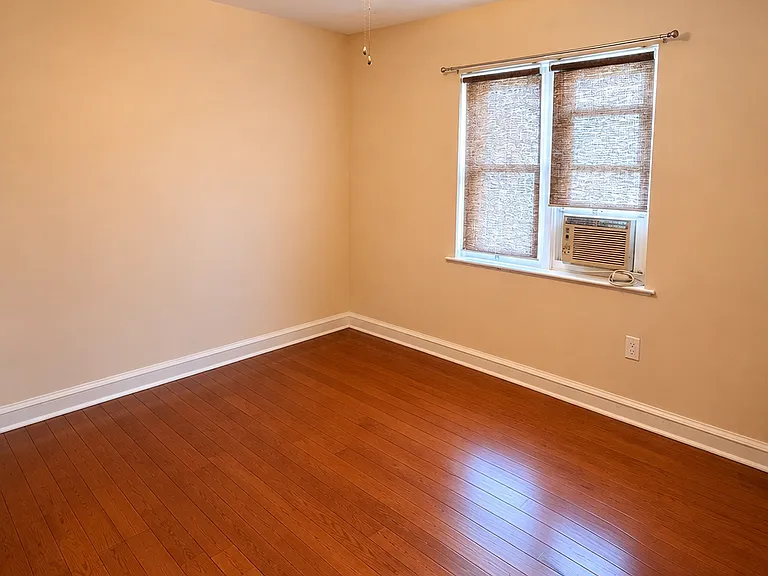 623 Sears St — Photo 8