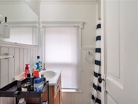 3rd image of 318 E Jefferson St APT 2