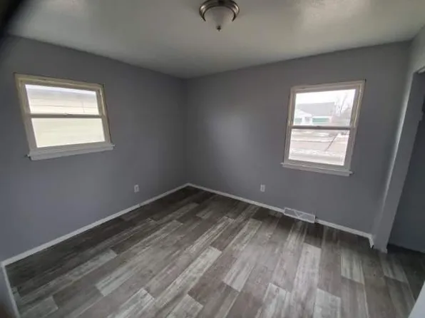 5696 Garfield Ave, Maple Heights, OH 44137