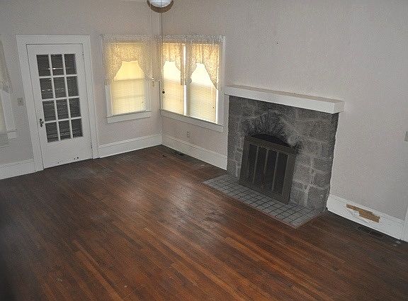 2nd image of 144 E Victoria Rd