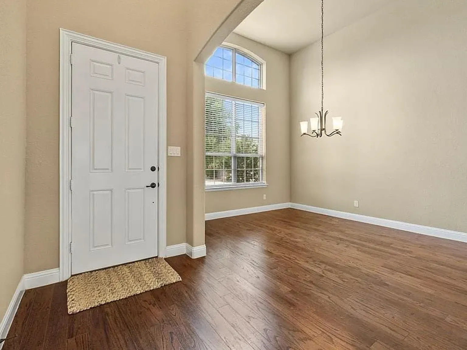 4 bed, 3193 sqft, $3,800 — Photo 3