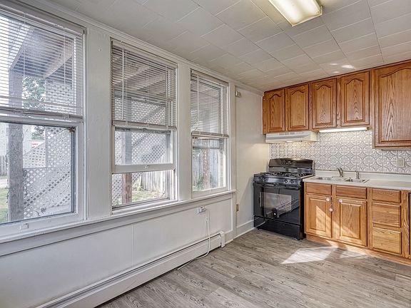 3rd image of 42 E Locust St Floor 1