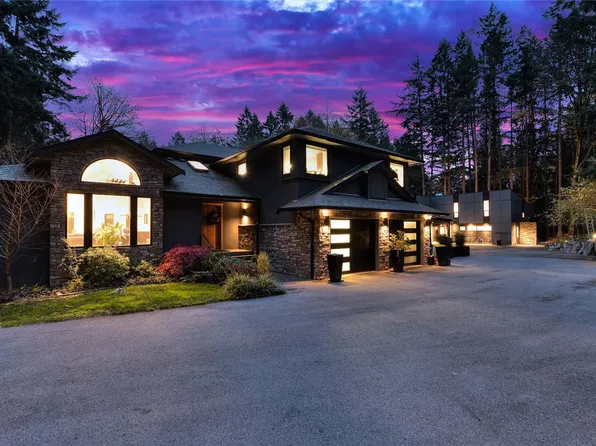 851 Sayward Rd, Saanich, BC V8Y 1R5