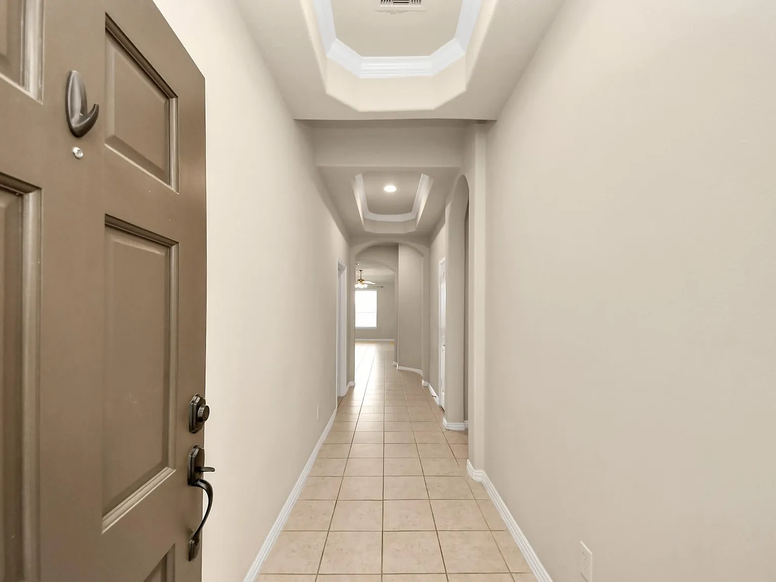3 bed, 2.0 bath, 1949 sqft, $2,475 — Photo 3