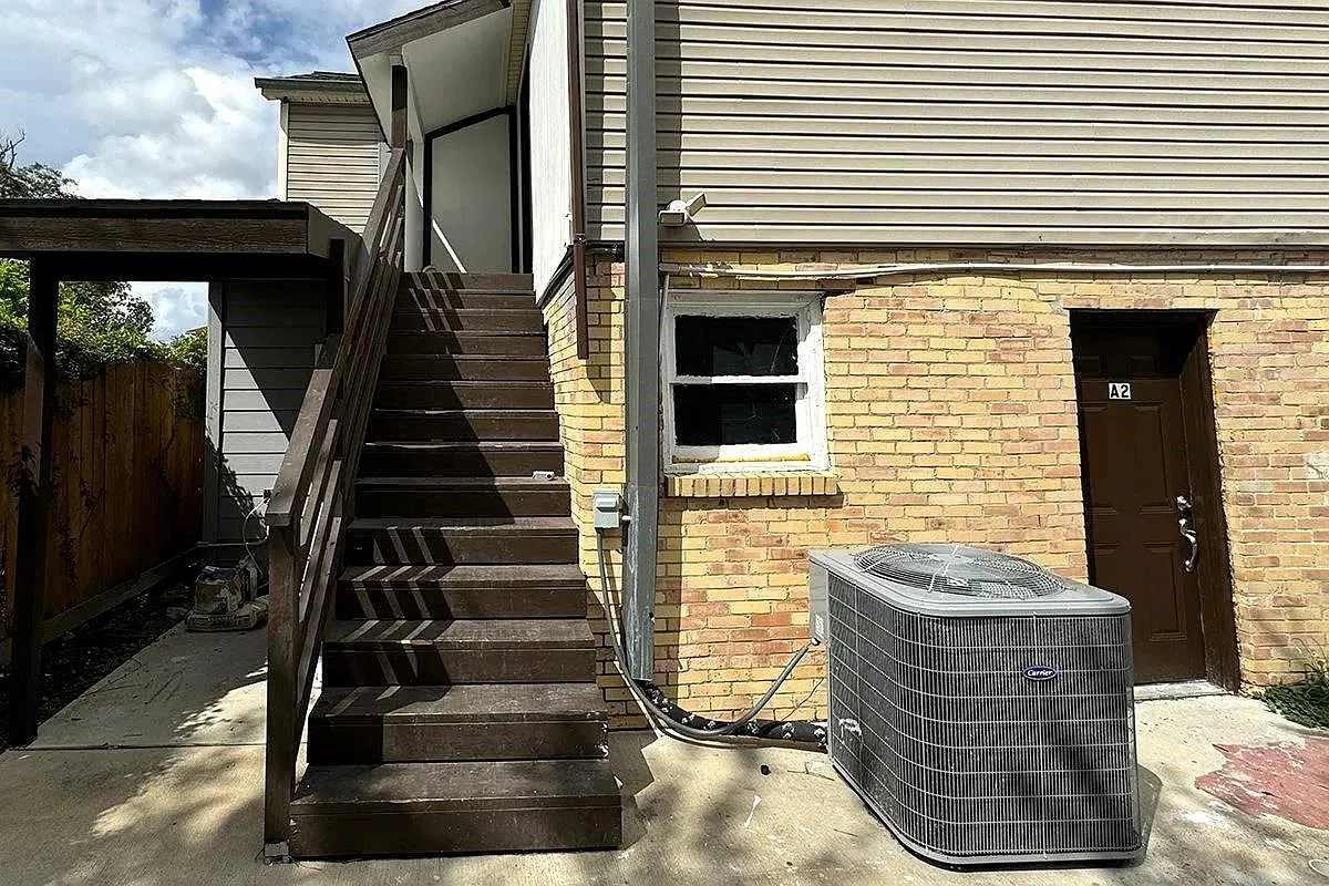 1 bed, 1.0 bath, 1892 sqft, $1,350 — Photo 2