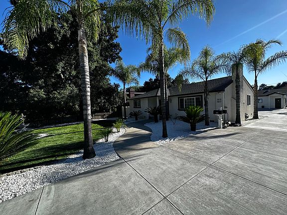 5th image of 1075 N Hill Ave