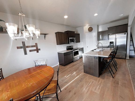 5th image of 323 Joellen Dr