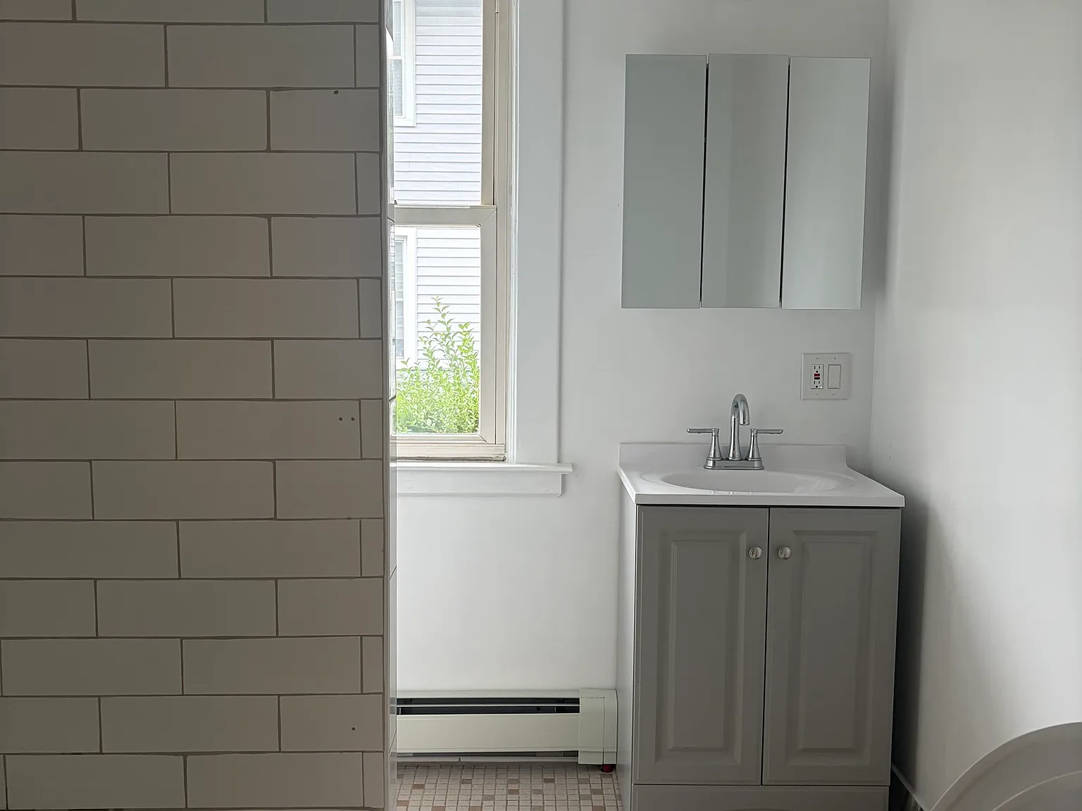 2 bed, 1.0 bath, 1303 sqft, $2,200 — Photo 3