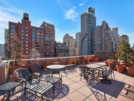 Sold by Sotheby's International Realty | media 6