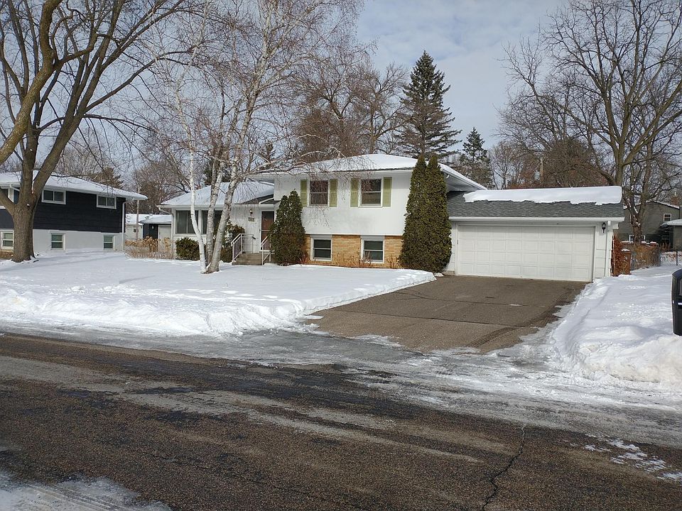Front of the house - Left windows are the living room - Upper windows are 2 of the 3 upper level bedrooms - Lower windows are the family room