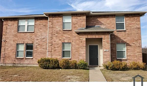 2801 Kerrville Dr — Photo 2