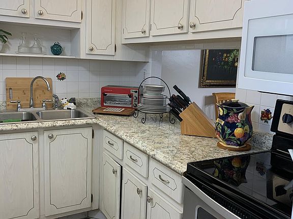 2nd image of 2606 Garden Dr S APT 112