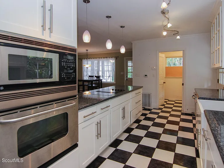 1207 Pine Ave — Photo 15
