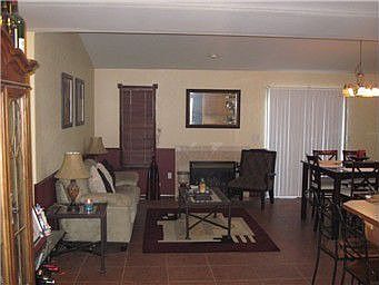 Family room w/fireplace