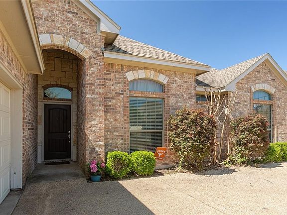 2nd image of 1011 Belmont Dr