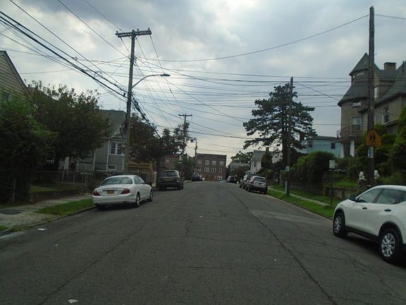 4th image of 59 Waring Pl