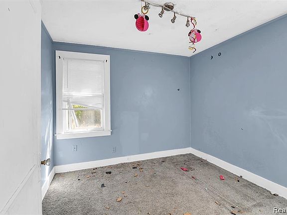 5th image of 15354 Stansbury St