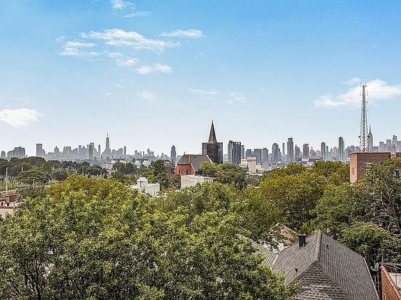 3rd image of 50-21 39th Pl APT 5D