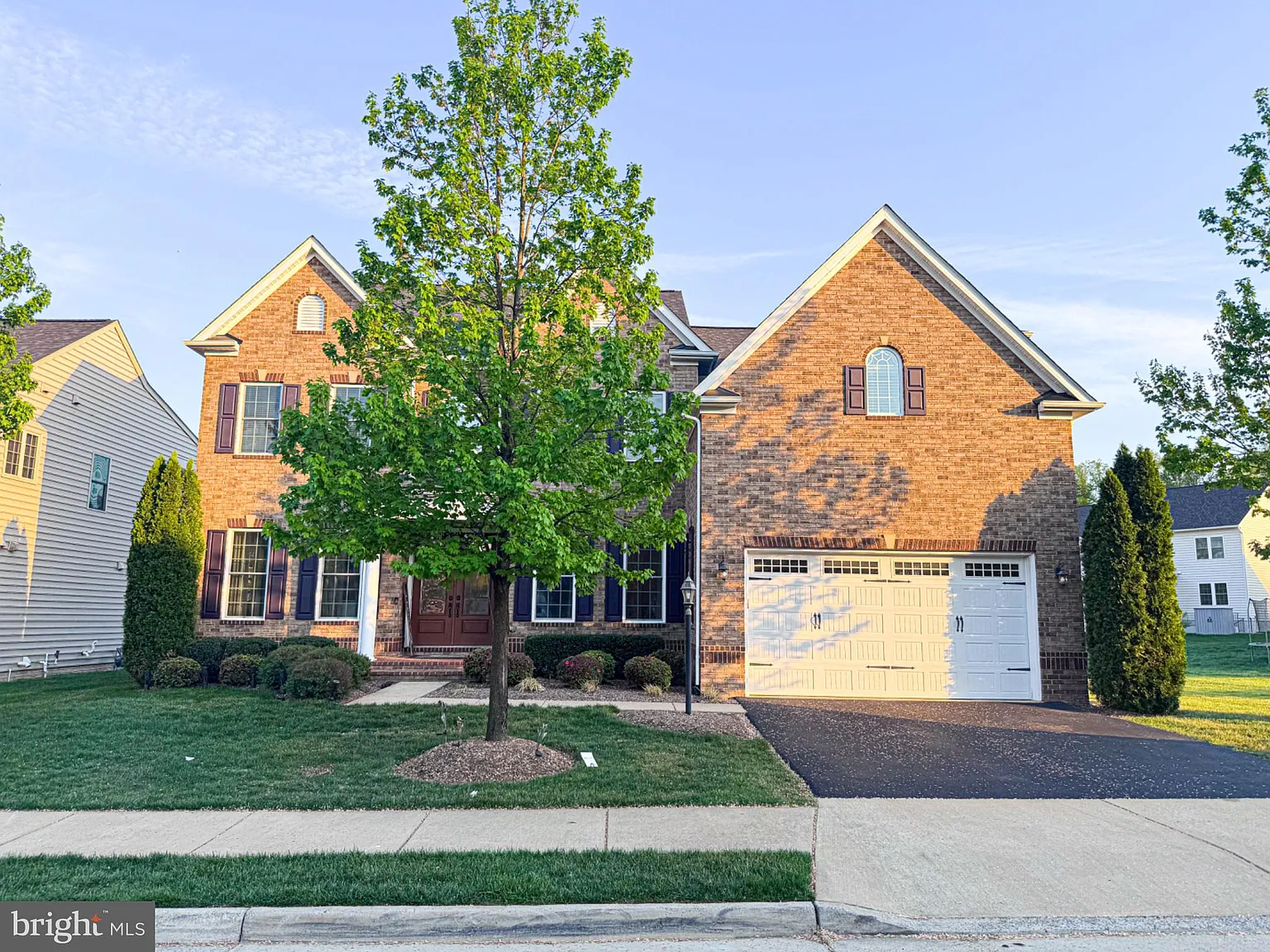 6 bed, 5.5 bath, 5706 sqft, $5,400 — Photo 3
