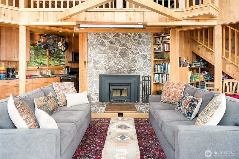 4th image of 122 Lohman Lane