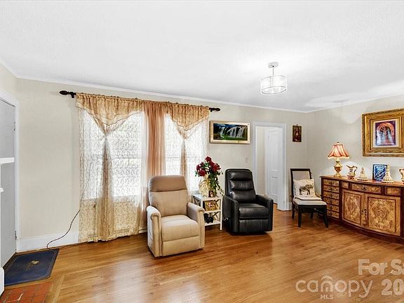 5th image of 1222 E Park Dr