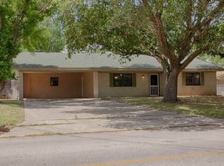 1004 Highland Dr, Highland Haven, TX 78654