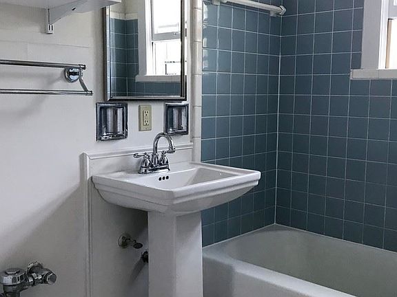 3rd image of 1301 Windsor St APT 1