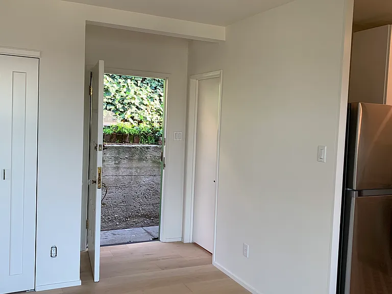 1013 Manzanita St #1/2 — Photo 7