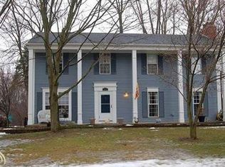 1353 Barneswood Ln, Rochester Hills, MI 48306