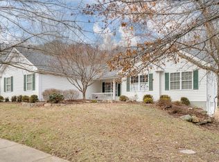 15931 Forest Valley Dr, Ballwin, MO 63021