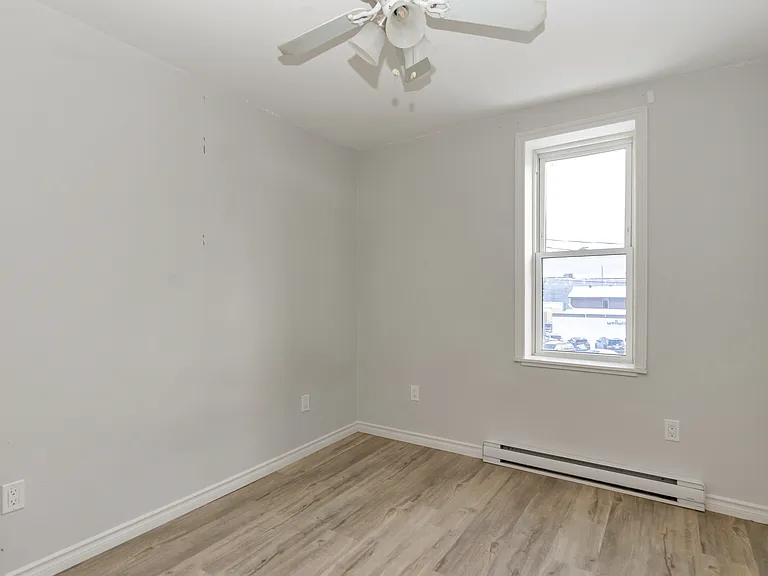 31 Mississaga St W #3 — Photo 8